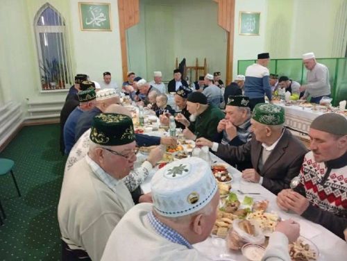 В мечети микрорайона сахароваров прошел коллективный ифтар