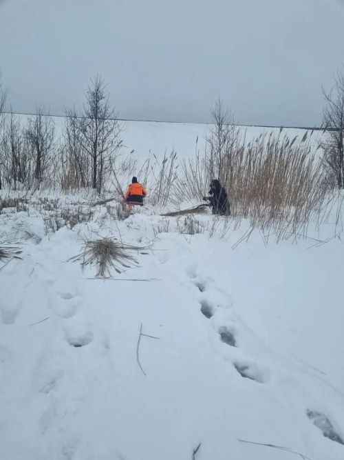 Нурлатцы спасают рыбу от зимнего замора: в районе прошла акция «Рыбе – быть!»