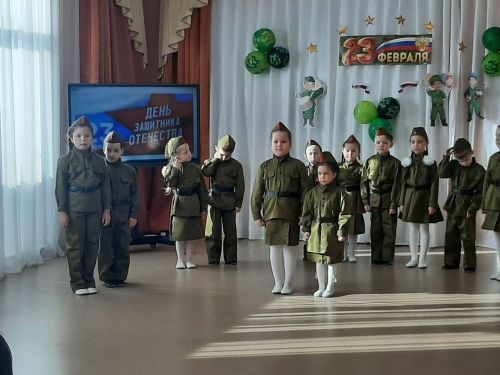 От парада малышей до сказки с Емелей: как в «Солнышке» славили защитников