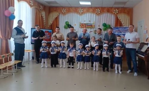 От парада малышей до сказки с Емелей: как в «Солнышке» славили защитников