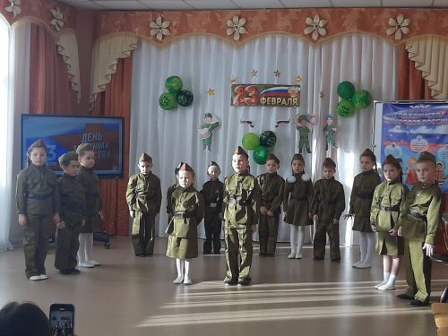 От парада малышей до сказки с Емелей: как в «Солнышке» славили защитников