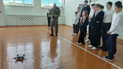 Урок мужества от ветерана: школьникам Мамыкова рассказали о технологиях СВО