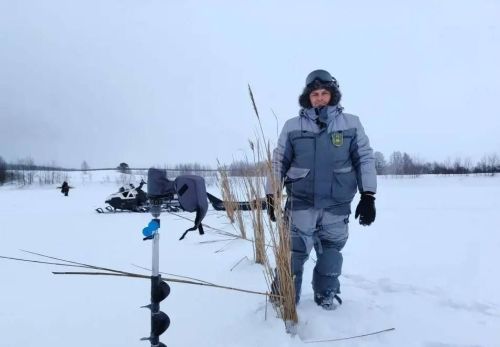 Нурлатцы спасают рыбу от зимнего замора: в районе прошла акция «Рыбе – быть!»