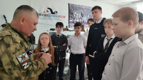 Урок мужества от ветерана: школьникам Мамыкова рассказали о технологиях СВО