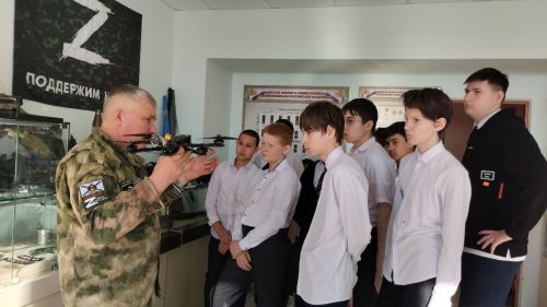 Урок мужества от ветерана: школьникам Мамыкова рассказали о технологиях СВО