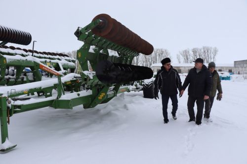 Экзамен на готовность механизаторы  «Агрофирмы 15» «сдадут» в поле