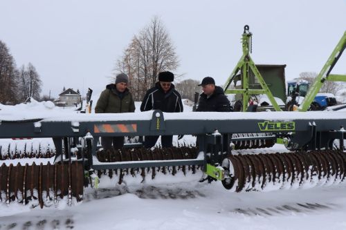 Экзамен на готовность механизаторы  «Агрофирмы 15» «сдадут» в поле
