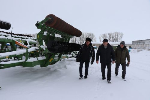 Экзамен на готовность механизаторы  «Агрофирмы 15» «сдадут» в поле