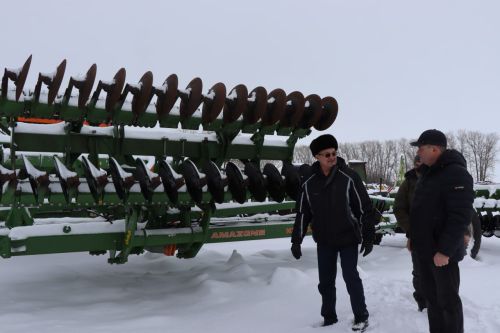Экзамен на готовность механизаторы  «Агрофирмы 15» «сдадут» в поле