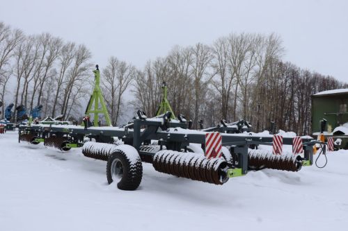 Экзамен на готовность механизаторы  «Агрофирмы 15» «сдадут» в поле