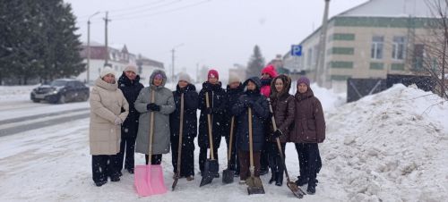 Нурлаттан “Гармония” үзәге хезмәткәрләре бердәм булып кар көрәргә чыкты
