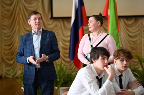 В Нурлатской гимназии прошел полезный урок от профессионалов