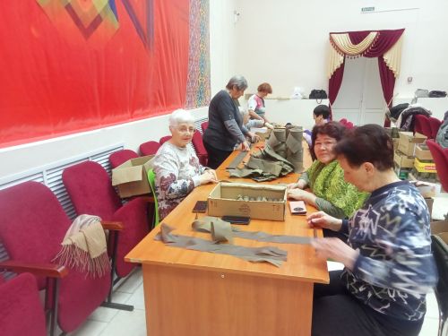 Золотые руки Нурлата: как активисты Дома Дружбы народов помогают фронту