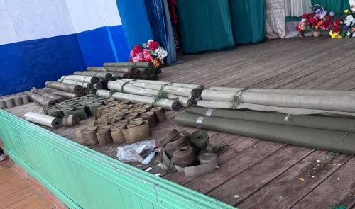 Зиннур Мутагиров посетил пункт производства маскировочных сетей в Средней Камышле