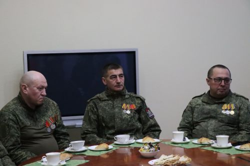 Дамир Ишкинеев встретился с бойцами СВО, прибывшими в отпуск