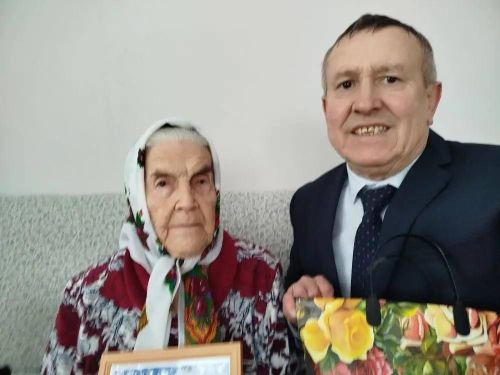 В Нурлате поздравили ветерана труда Марию Осиповну Платонову с днем рождения