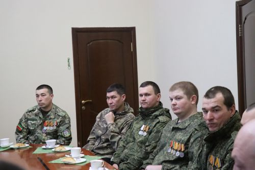 Дамир Ишкинеев встретился с бойцами СВО, прибывшими в отпуск