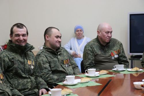 Дамир Ишкинеев встретился с бойцами СВО, прибывшими в отпуск