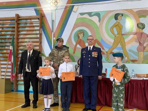 В школе №4 Нурлата прошел смотр строя и песни «Красив в строю, силен в бою!»