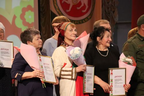 Нурлатцы стали победителями зонального этапа конкурса «Женщина года. Мужчина года: женский взгляд»