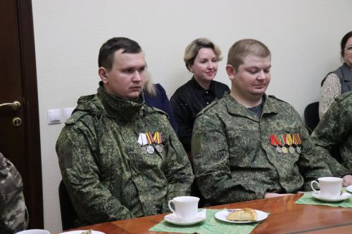 Дамир Ишкинеев встретился с бойцами СВО, прибывшими в отпуск