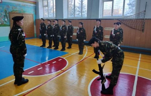 В школе №4 Нурлата прошел смотр строя и песни «Красив в строю, силен в бою!»