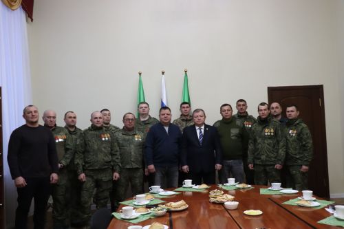 Дамир Ишкинеев встретился с бойцами СВО, прибывшими в отпуск