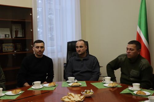 Дамир Ишкинеев встретился с бойцами СВО, прибывшими в отпуск