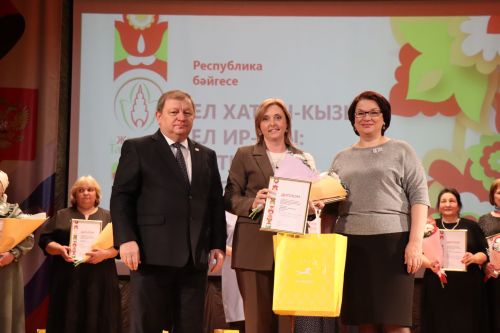 Нурлатцы стали победителями зонального этапа конкурса «Женщина года. Мужчина года: женский взгляд»