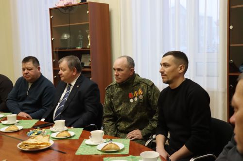Дамир Ишкинеев встретился с бойцами СВО, прибывшими в отпуск