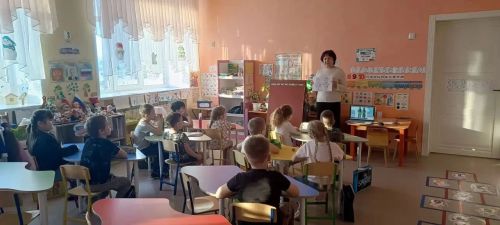 Краски дружбы: в детском саду «Белочка» малыши «оживили» костюмы народов России