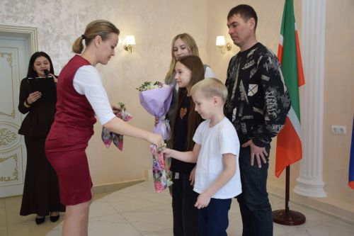 В Нурлате зажегся «Семейный очаг»: открылся первый клуб молодой семьи