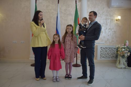 В Нурлате зажегся «Семейный очаг»: открылся первый клуб молодой семьи