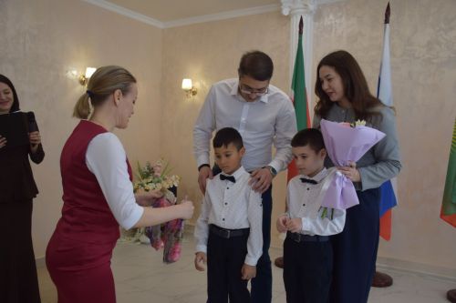 В Нурлате зажегся «Семейный очаг»: открылся первый клуб молодой семьи