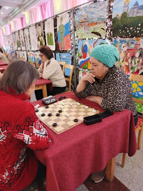 В Нурлате прошел праздничный турнир по шахматам и шашкам среди женщин