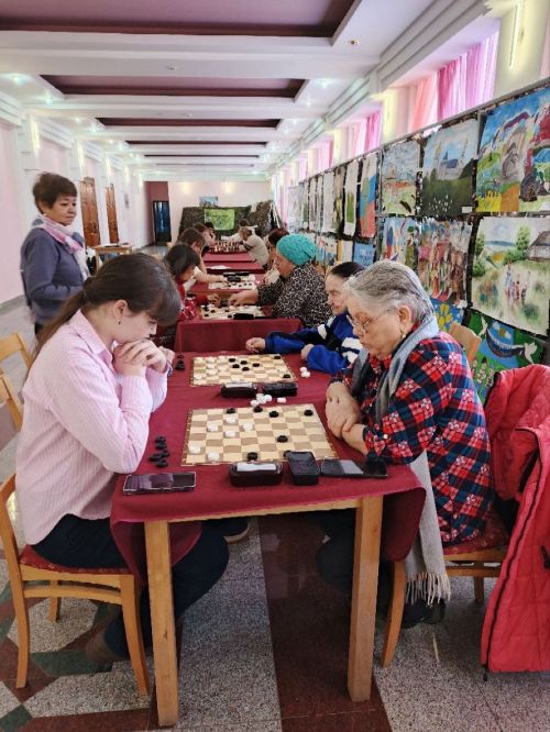В Нурлате прошел праздничный турнир по шахматам и шашкам среди женщин