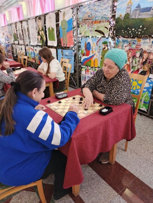 В Нурлате прошел праздничный турнир по шахматам и шашкам среди женщин