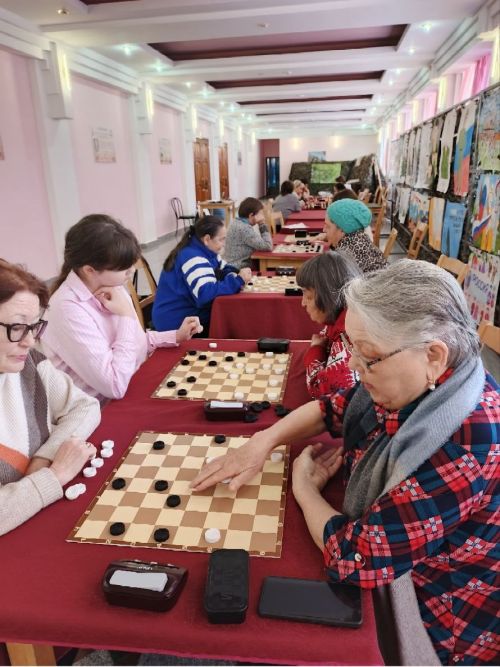 В Нурлате прошел праздничный турнир по шахматам и шашкам среди женщин