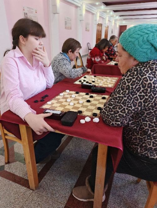 В Нурлате прошел праздничный турнир по шахматам и шашкам среди женщин