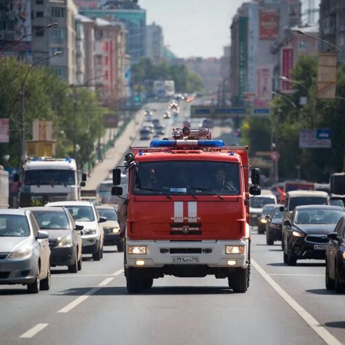 Уступи дорогу жизни: пожарные спешат на помощь!
