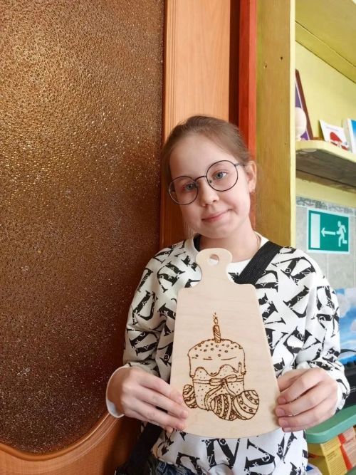 Пасхальные узоры: в Нурлате дети учились выжигать куличи на дереве