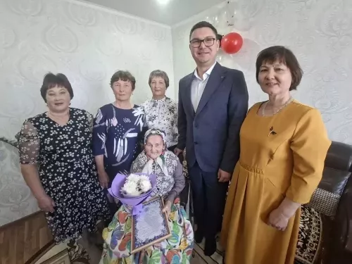 Низкий поклон ветерану: 90-летний юбилей отметила Зинаида Павловна Николаева