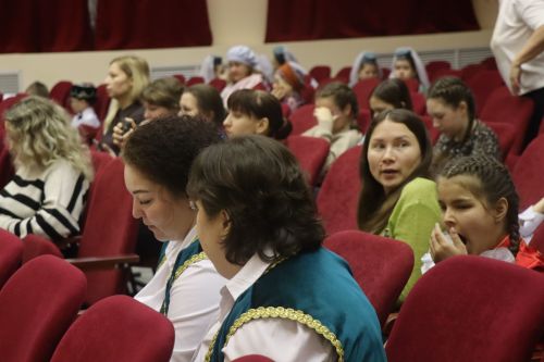 В Нурлате проходит фестиваль детского народного творчества «Без бергэ»
