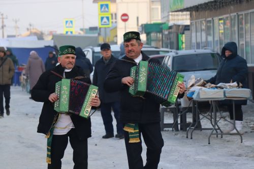 Первая сельскохозяйственная ярмарка в Нурлате собрала сотни горожан
