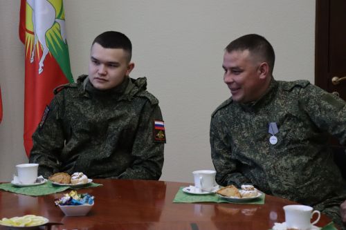 Дамир Ишкинеев встретился с бойцами, вернувшимися из зоны СВО в краткосрочный отпуск