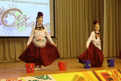 В Нурлате проходит фестиваль детского народного творчества «Без бергэ»