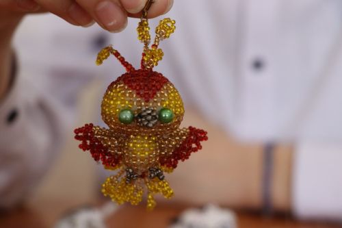 Ученик Тюрнясевской школы плетёт объёмные фигуры из бисера: коллекция из 30 работ и планы на вислоухую кошку