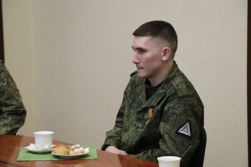 Дамир Ишкинеев встретился с бойцами, вернувшимися из зоны СВО в краткосрочный отпуск