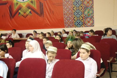 В Нурлате проходит фестиваль детского народного творчества «Без бергэ»