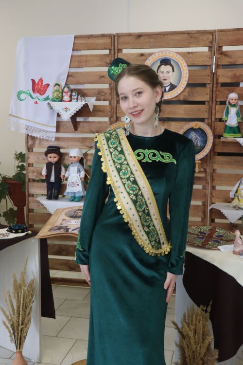 В Нурлате проходит фестиваль детского народного творчества «Без бергэ»